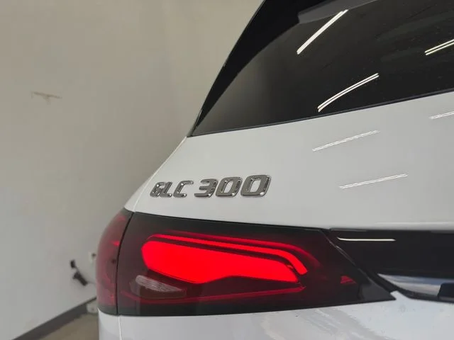 New 2027 White Mercedes-Benz GLC 300 image 46