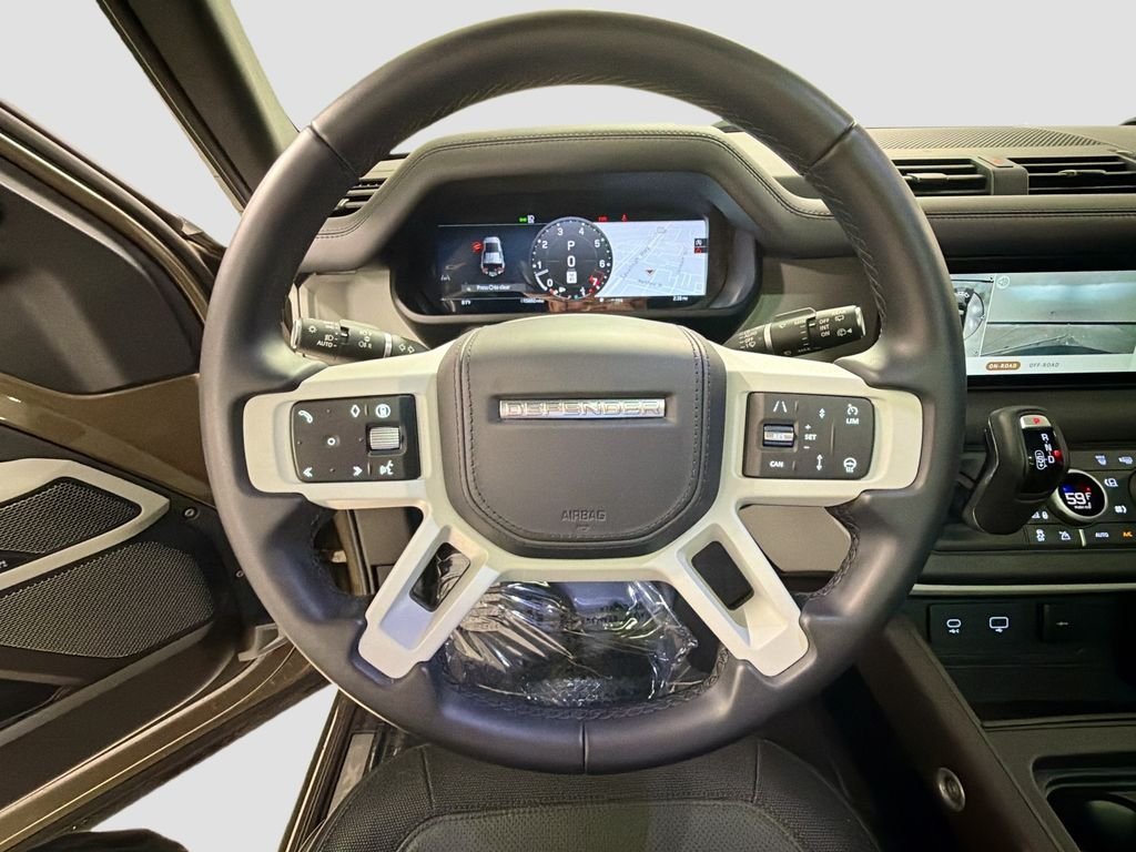 Used 2024  Land Rover X-Dynamic SE image 12