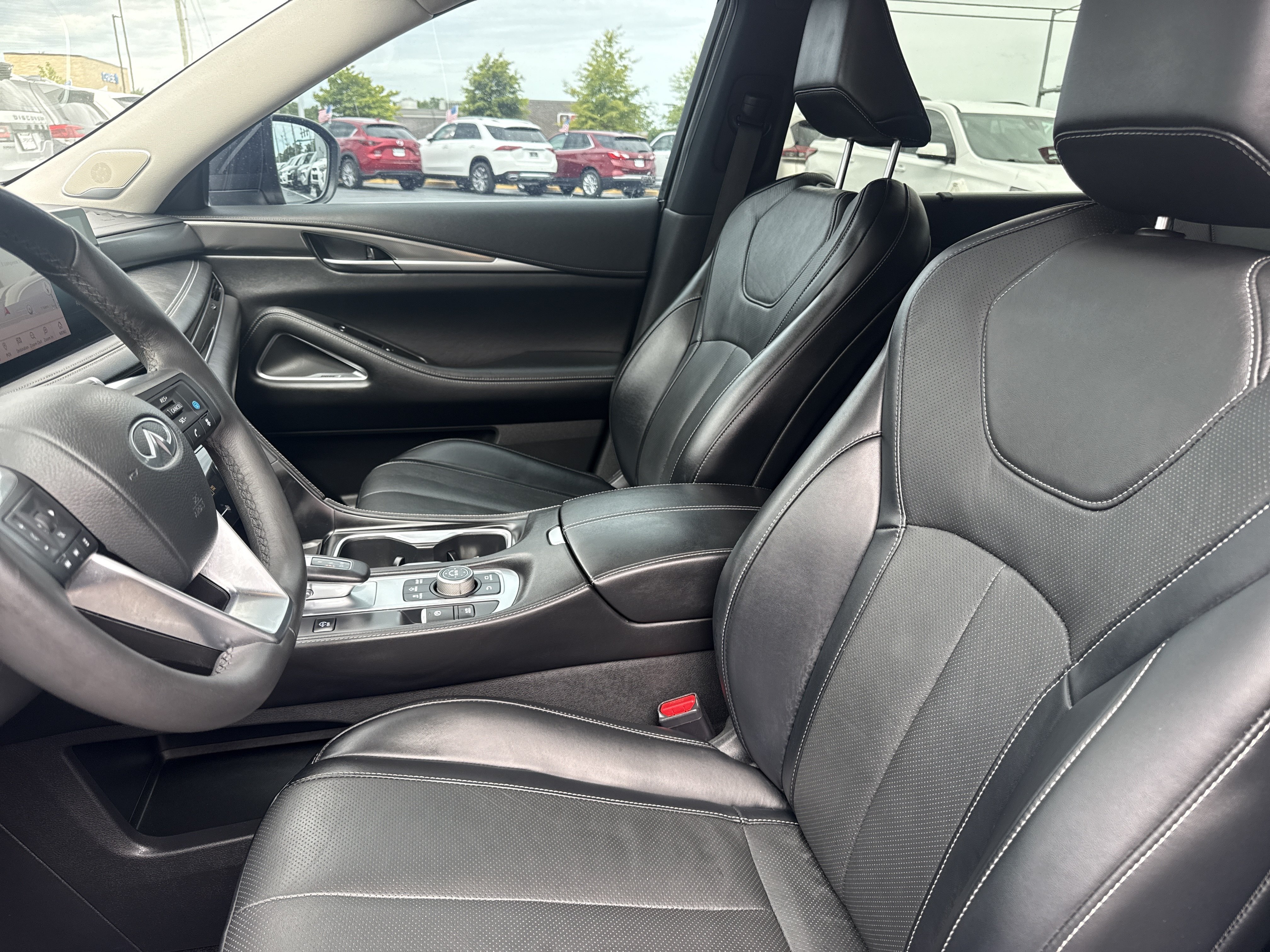Used 2023 Graphite Shadow INFINITI LUXE image 4