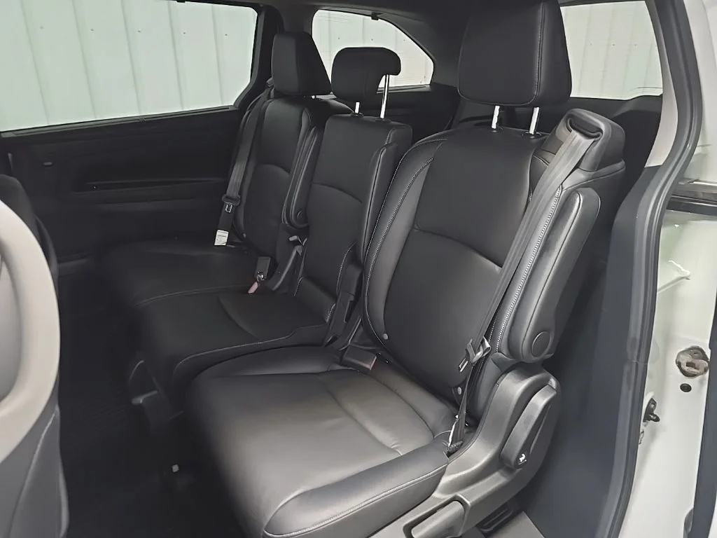 Used 2022 Platinum White Pearl Honda Touring image 32