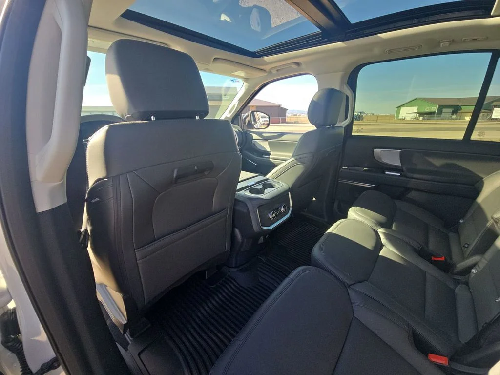 New 2026 Star White Metallic Tri-Coat Ford MAX Active image 32