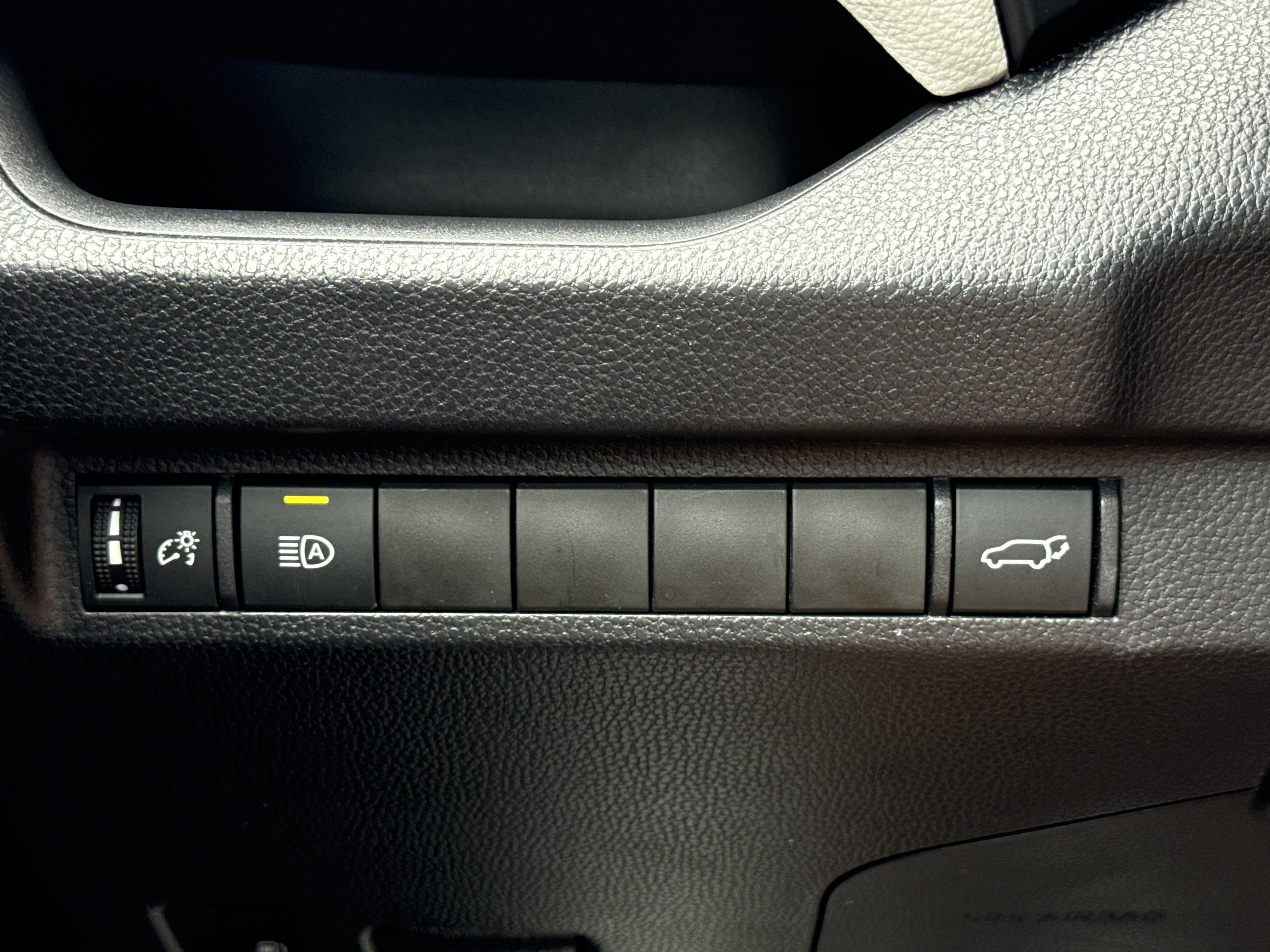2023 Toyota RAV4 XLE - Photo 19