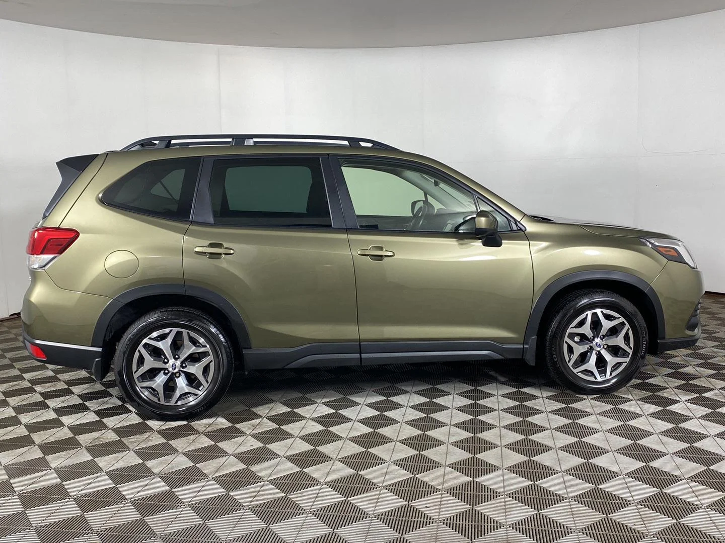 Used 2024 Autumn Green Metallic Subaru Premium image 4