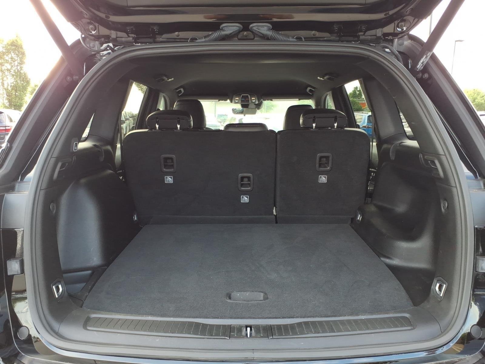 Used 2025 Diamond Black Crystal Pearlcoat Jeep Altitude image 30