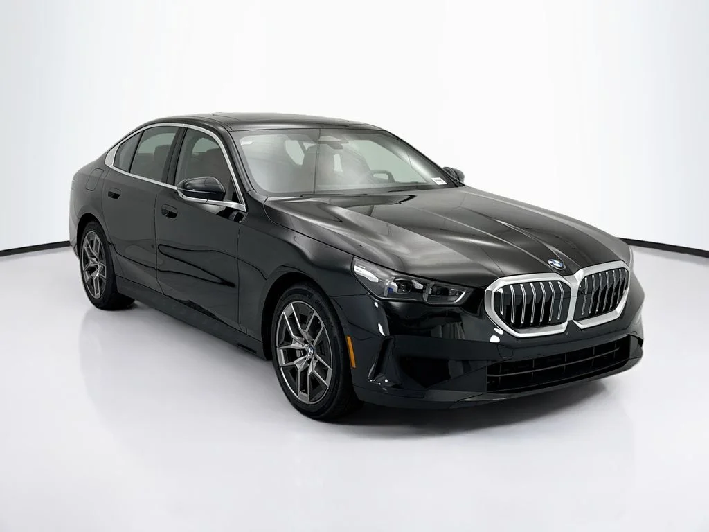 New 2027 Dk. BMW 530i image 3