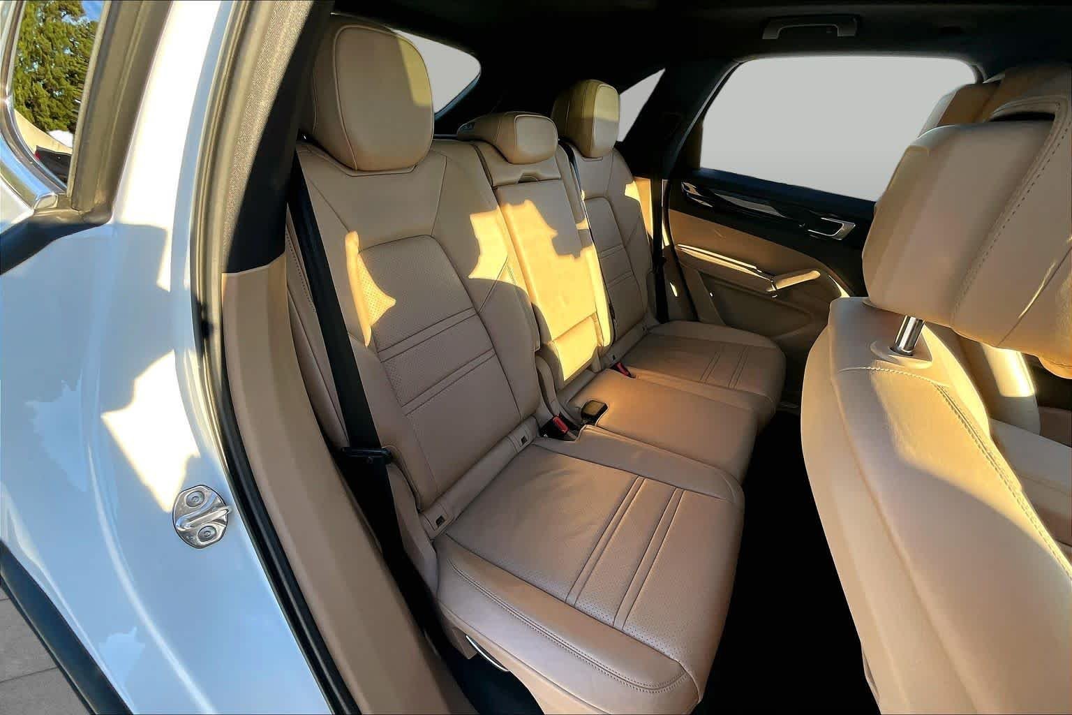 Used 2019  Porsche  image 18