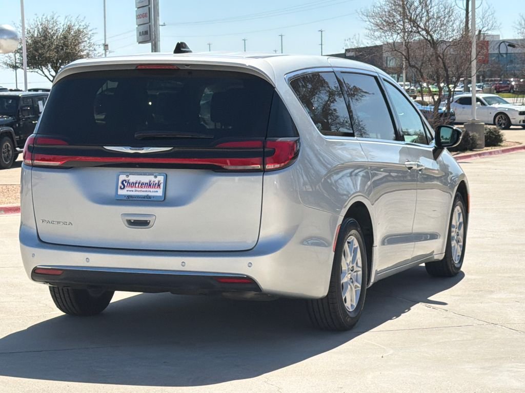 Used 2024 Silver Chrysler Touring L image 7