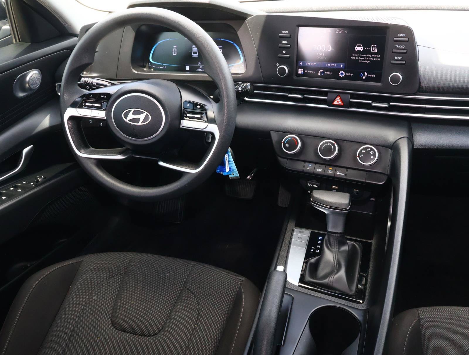 Used 2025 Abyss Black Hyundai SE image 9