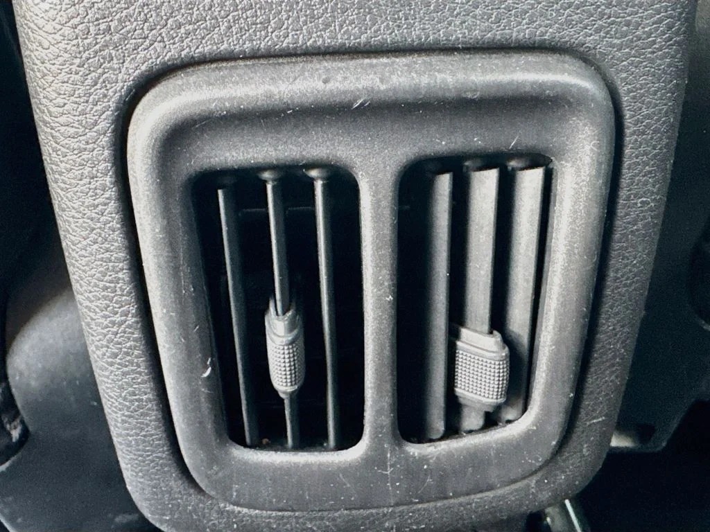 Used 2019 Silver Jeep Trailhawk image 28