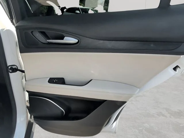Used 2021 White Alfa Romeo Sprint image 38