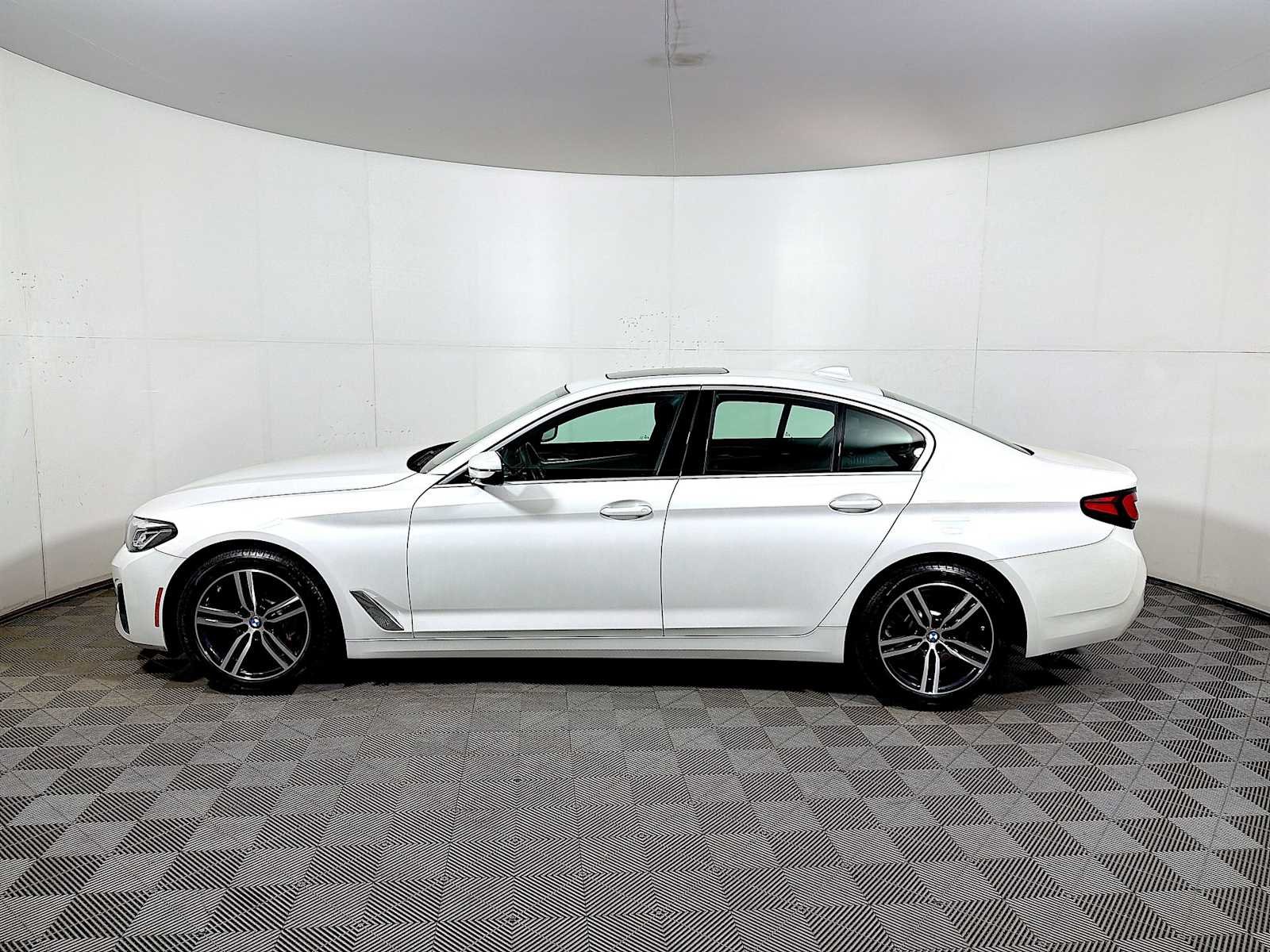 Used 2023 Mineral White Metallic BMW 530i xDrive image 4