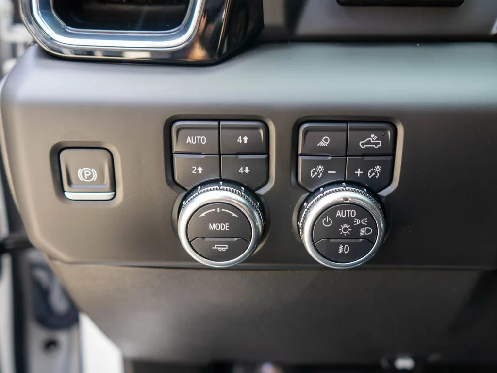 Used 2024 White GMC Denali image 20