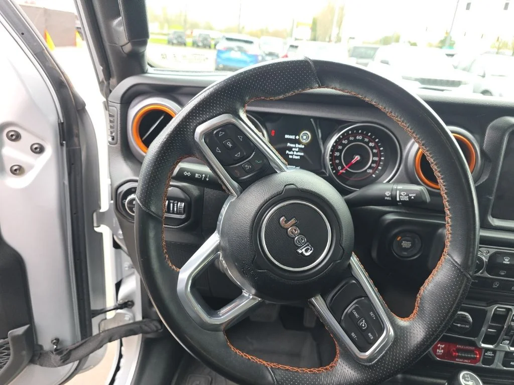 Used 2022 Silver Jeep Mojave image 14