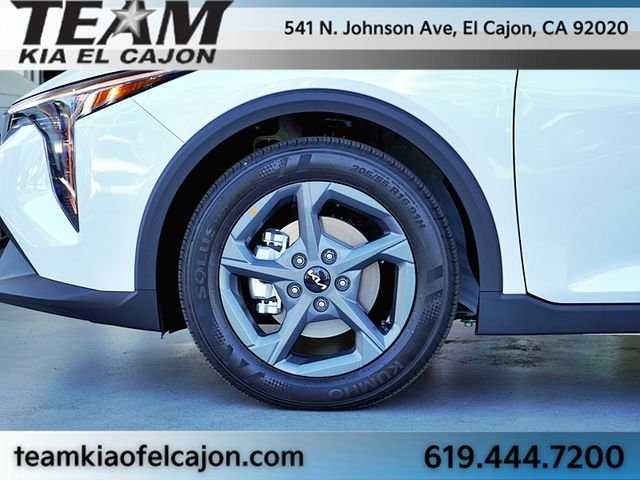 Used 2026 White Kia LXS image 7