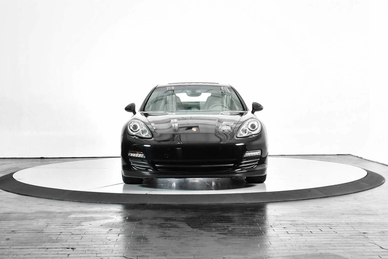 Used 2013 Black Porsche  image 9