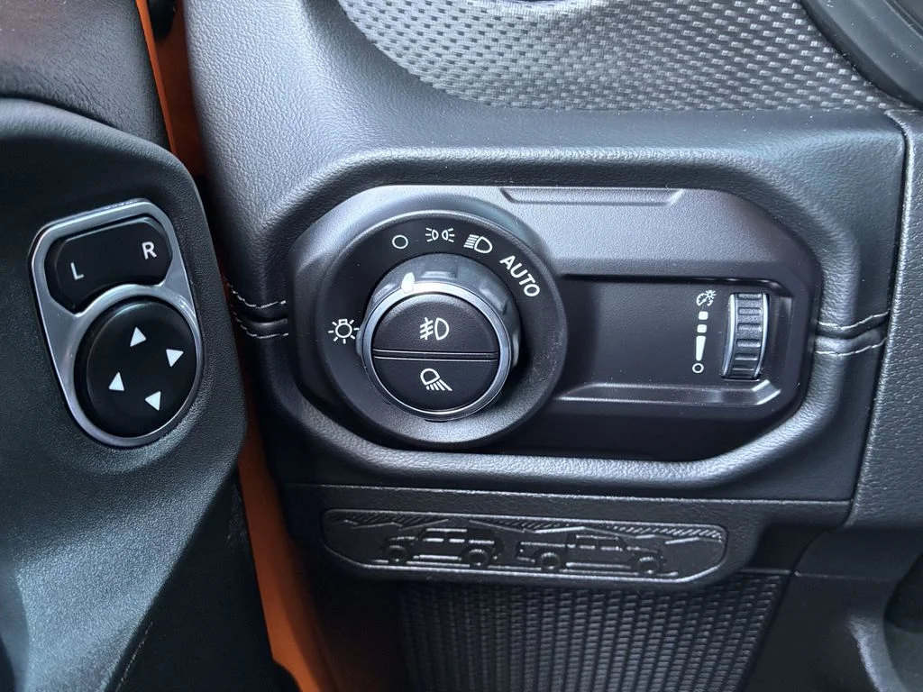 Used 2025 Orange Jeep Rubicon image 31