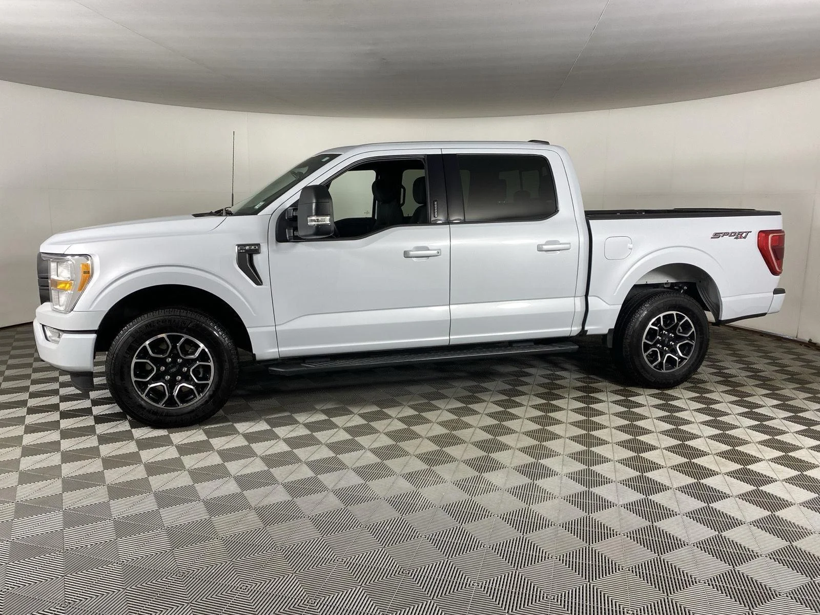 Used 2022 Space White Ford  image 5