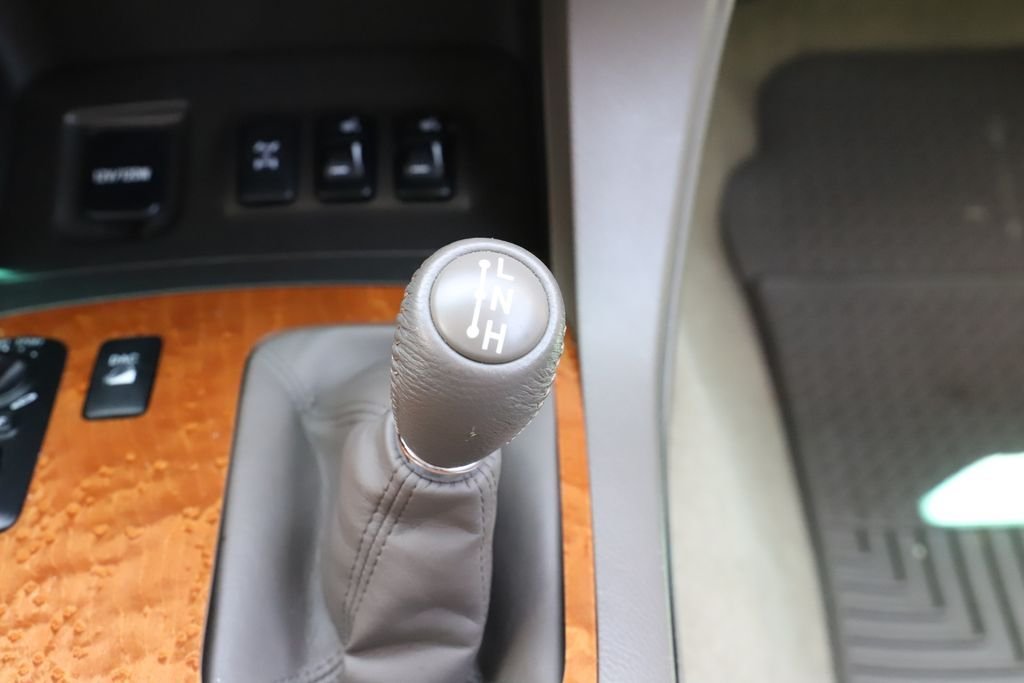 Used 2004 Blizzard Pearl Lexus 470 image 21