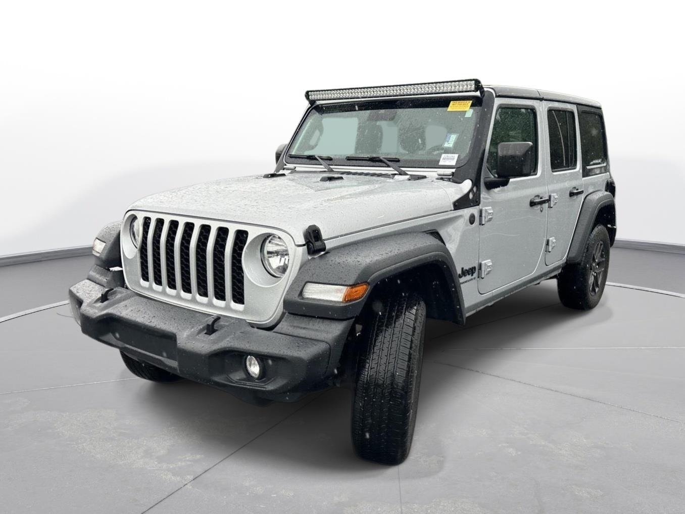 Used 2024 Silver Zynith Clearcoat Jeep Sport S image 2