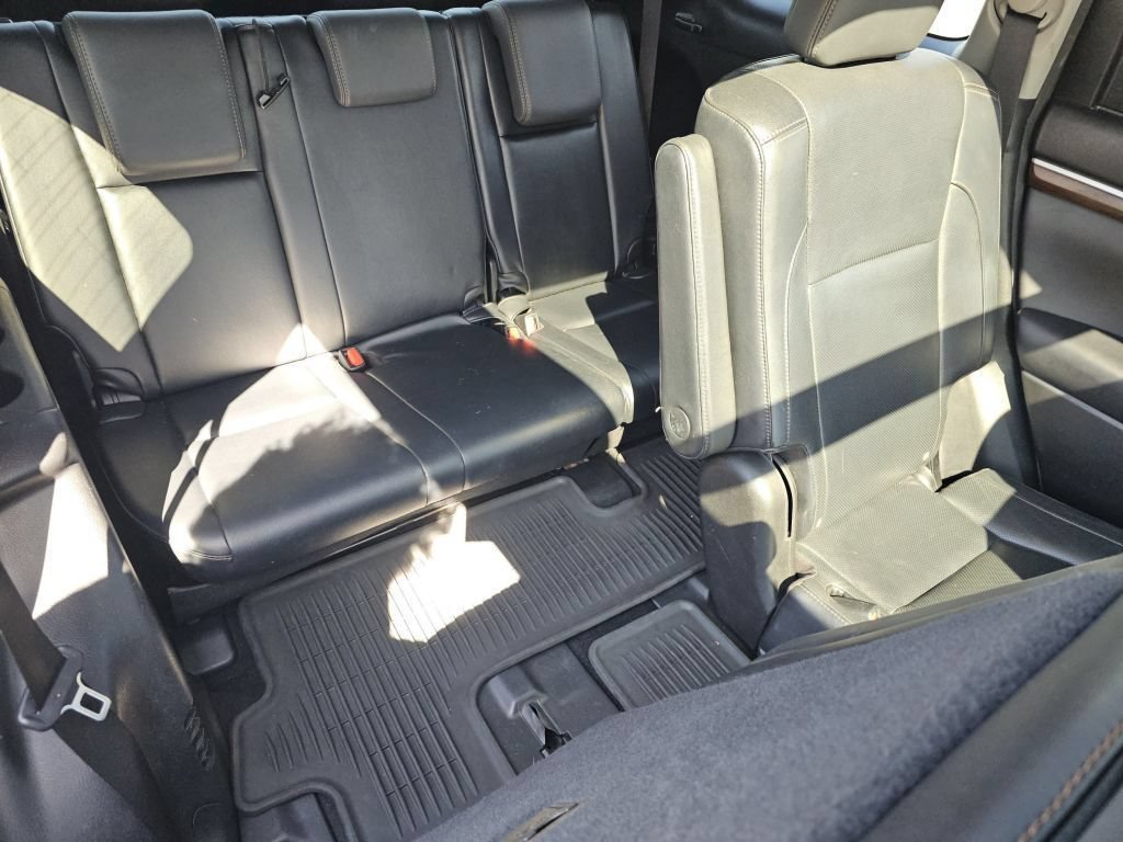 Used 2016 Predawn Gray Mica Toyota Limited Platinum V6 image 5