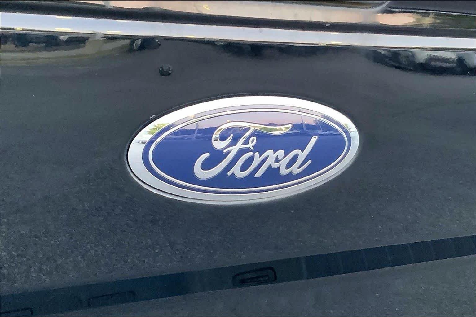 Used 2017 Shadow Black Ford XLT image 9
