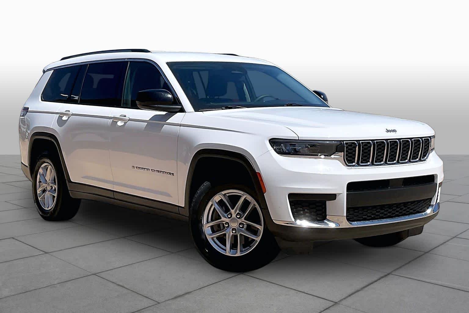 Used 2023 Bright White Clearcoat Jeep Laredo image 4