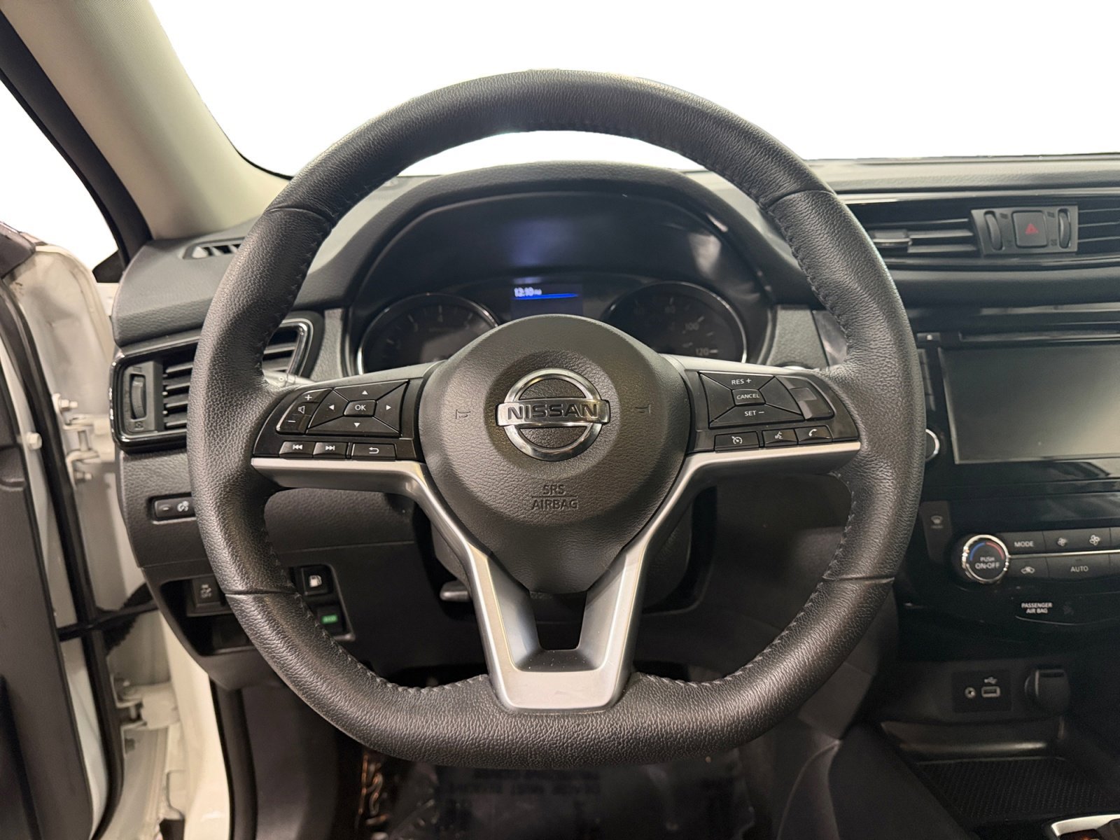 Used 2019 Glacier White Nissan SV image 10