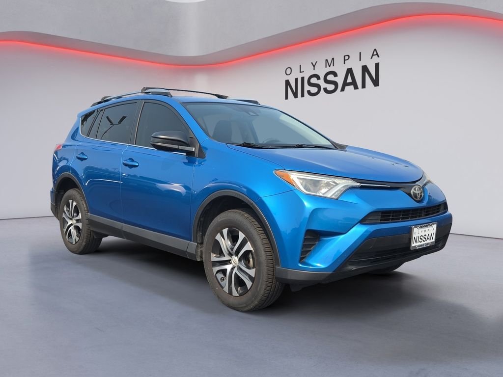 Used 2017  Toyota LE image 7