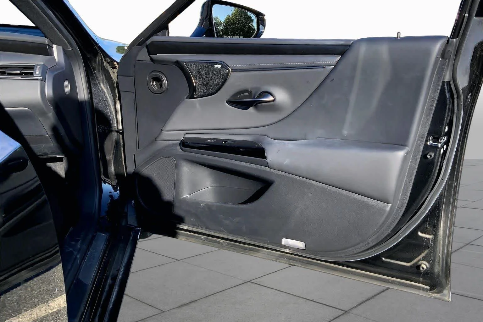 Certified Used 2024 Caviar Lexus Ultra Luxury image 23
