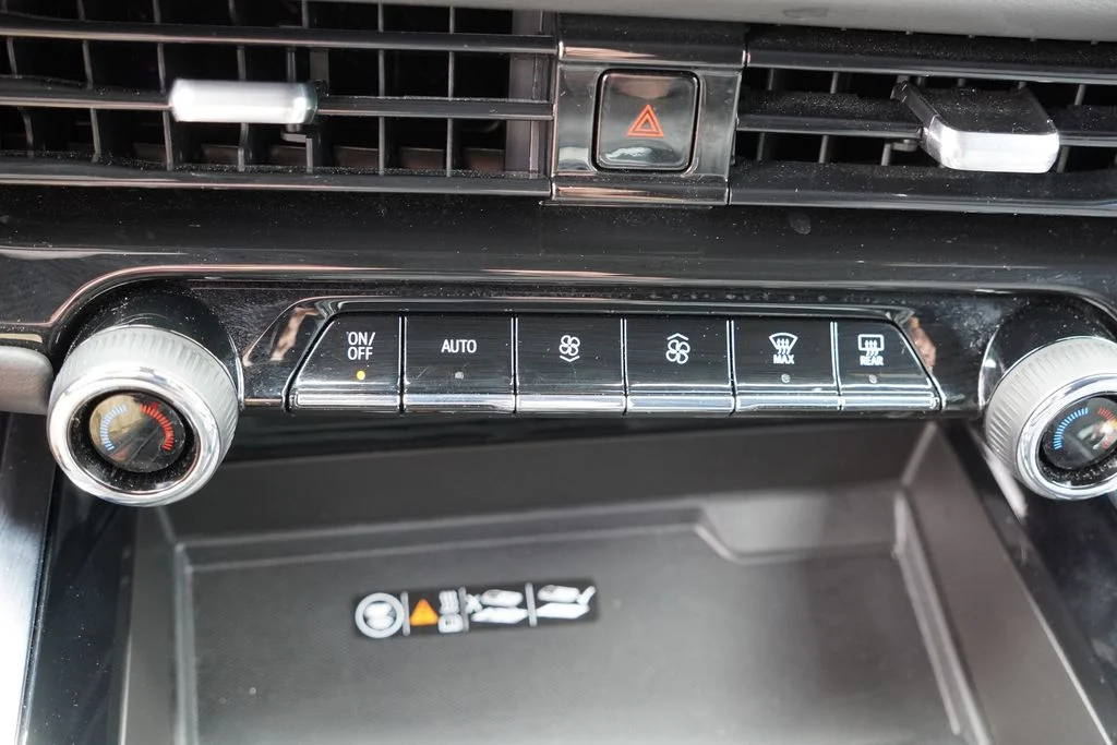 Used 2025 Summit White Chevrolet LT image 33