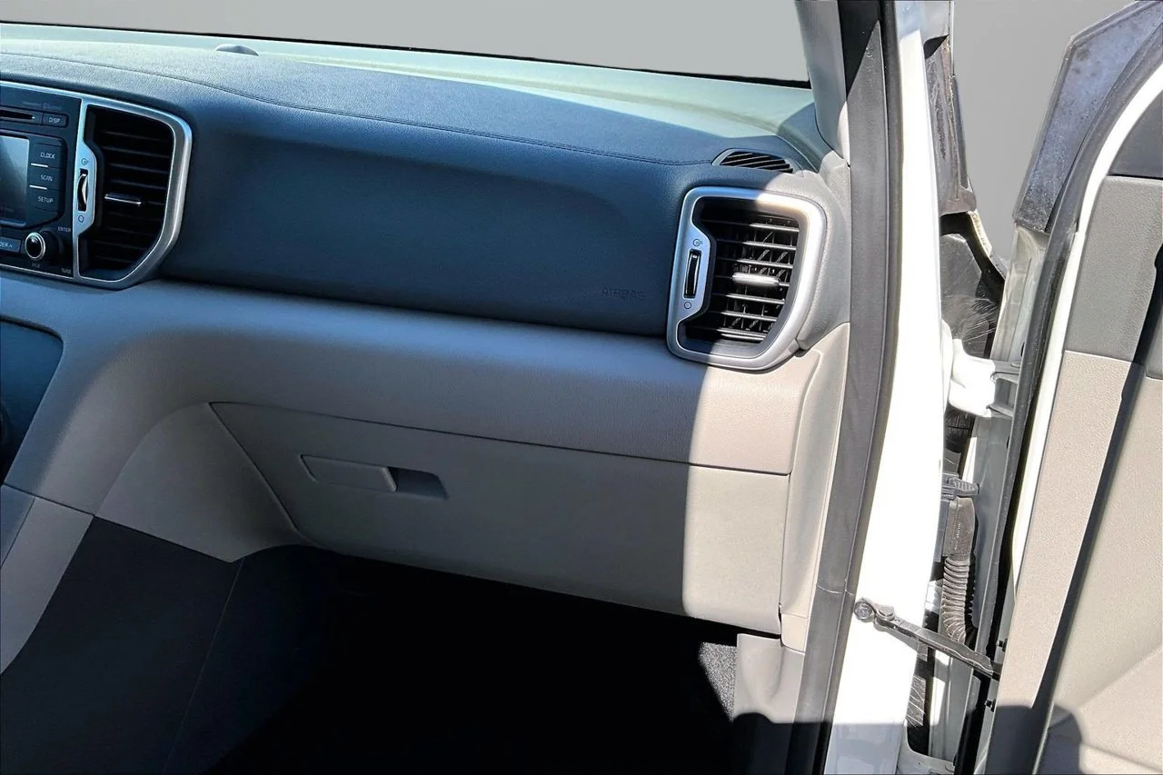 Used 2017 White Kia LX image 18