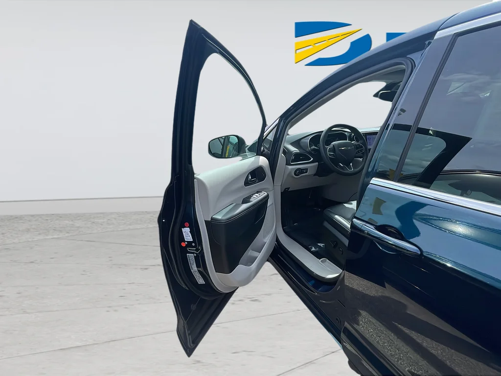 Used 2023 Blue Chrysler Touring L image 34