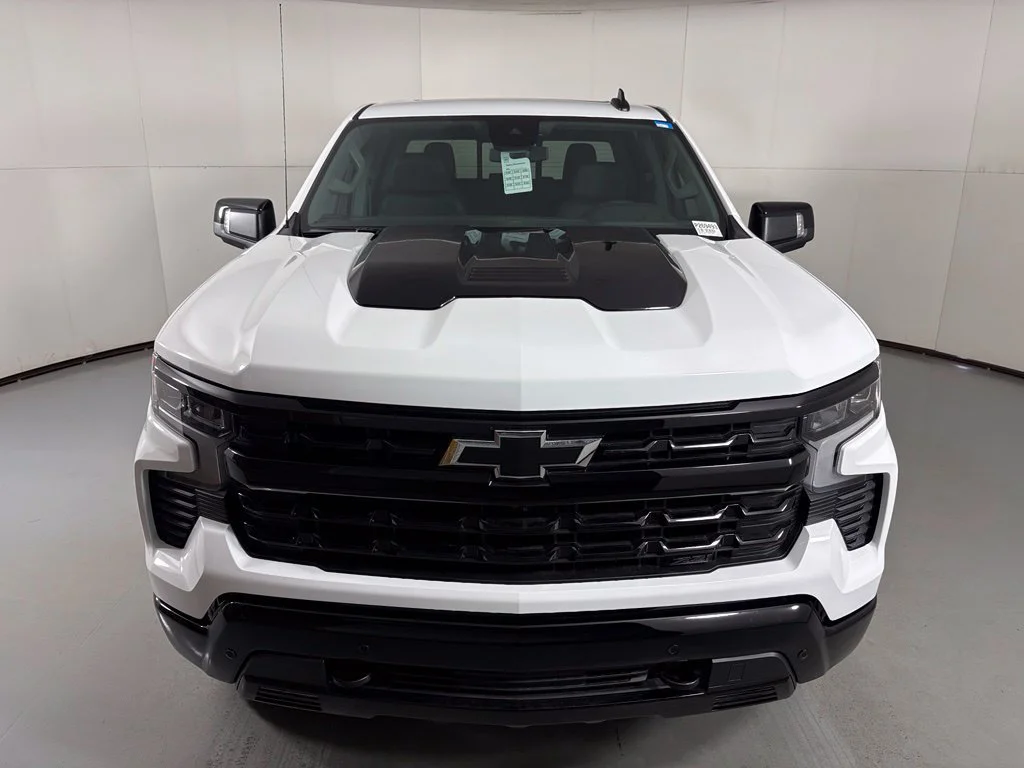 New 2026 Summit White Chevrolet LT Trail Boss image 4