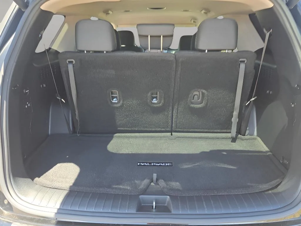 Used 2024 Abyss Black Pearl Hyundai SEL 7P image 27