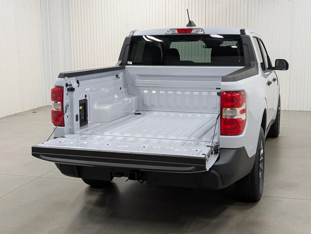 New 2026 Space White Metallic Ford XLT image 19
