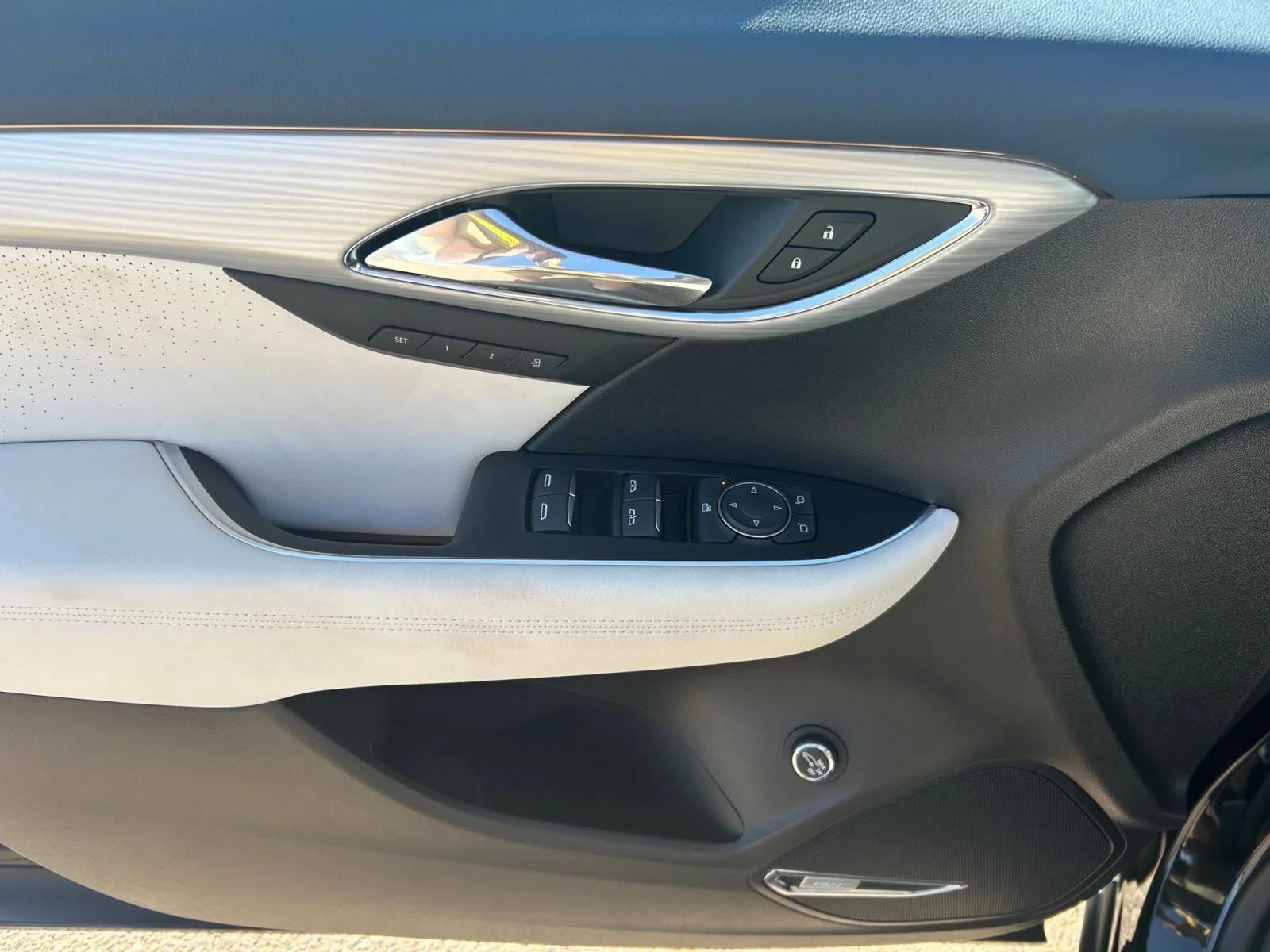 New 2026 Ebony Twilight Metallic Buick Avenir AWD image 17