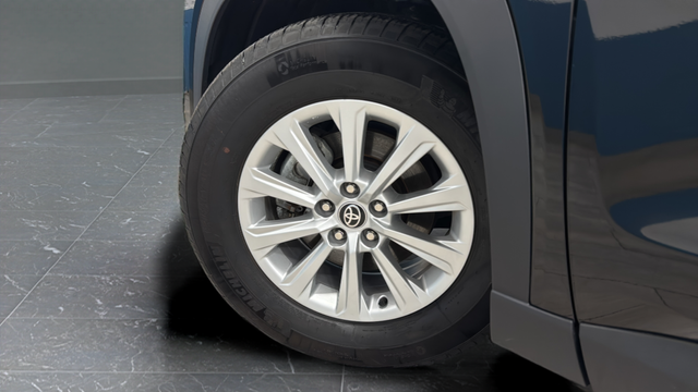 Used 2025 Midnight Black Metallic Toyota XLE image 37