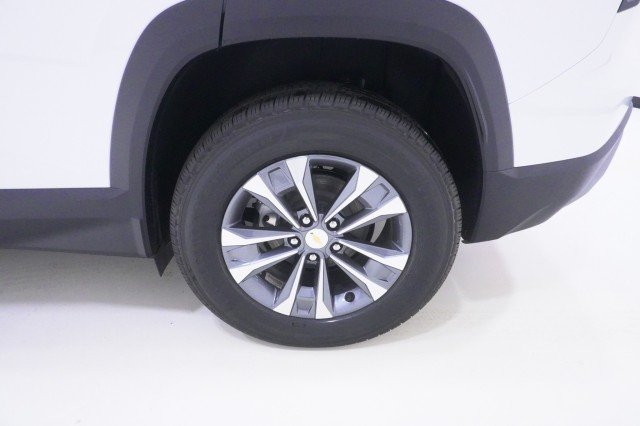 2027 Chevrolet Equinox LT - Photo 10