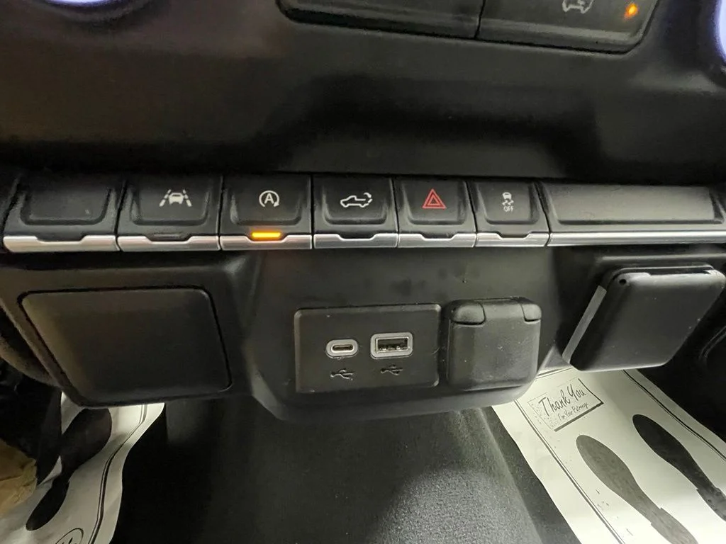 Used 2022 White Chevrolet Custom image 18