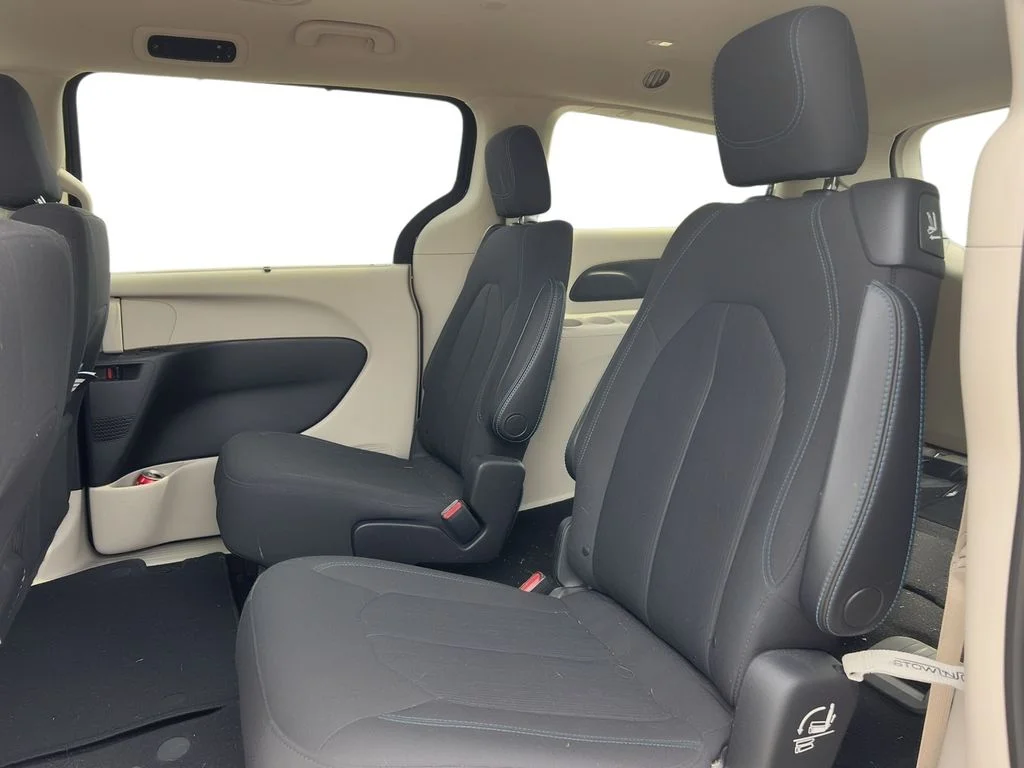Used 2021 Black Chrysler Touring image 7