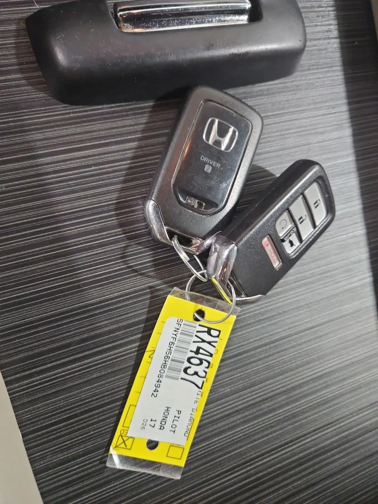 Used 2017 White Honda EX-L image 28