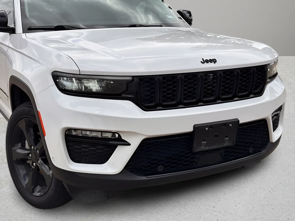 Used 2023 White Jeep Limited image 23