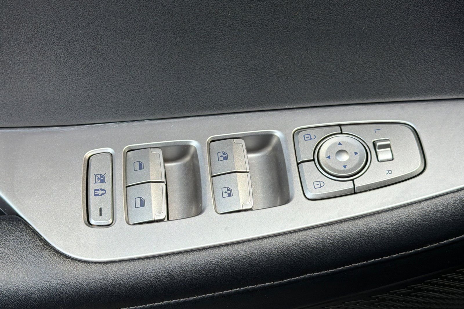 Used 2020 Black Hyundai SEL image 11