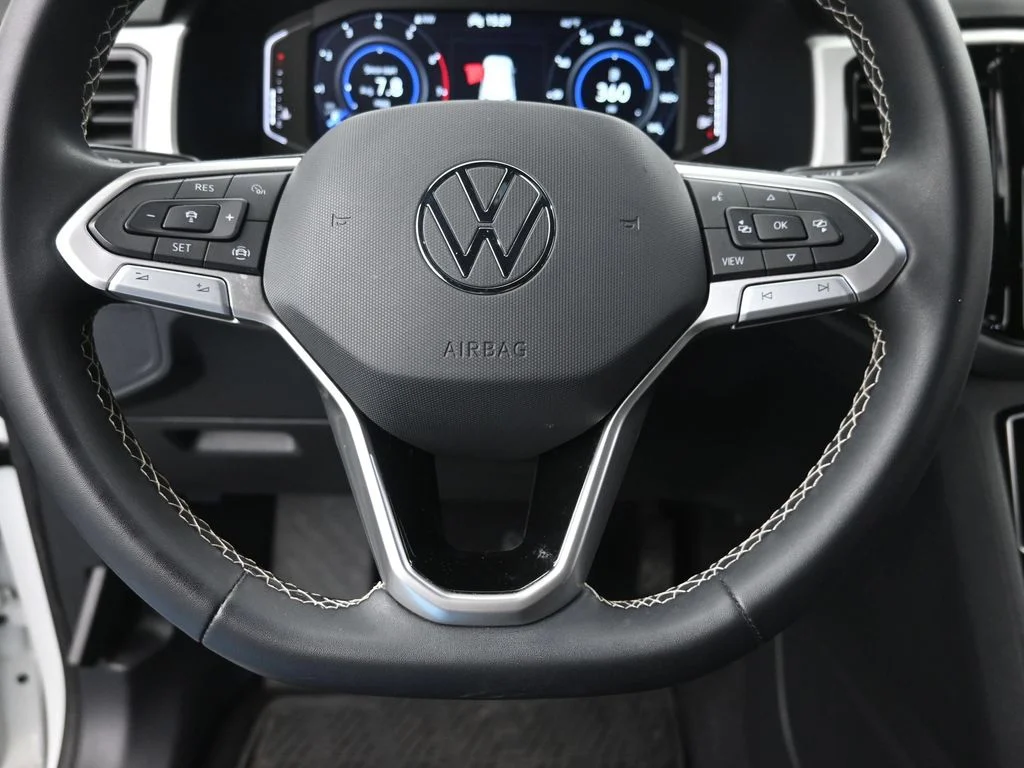 Used 2023 White Volkswagen 3.6L V6 SE w/Technology image 19