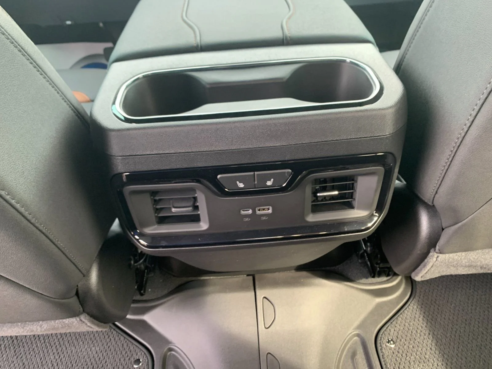 2026 GMC Sierra 2500HD AT4 - Photo 14