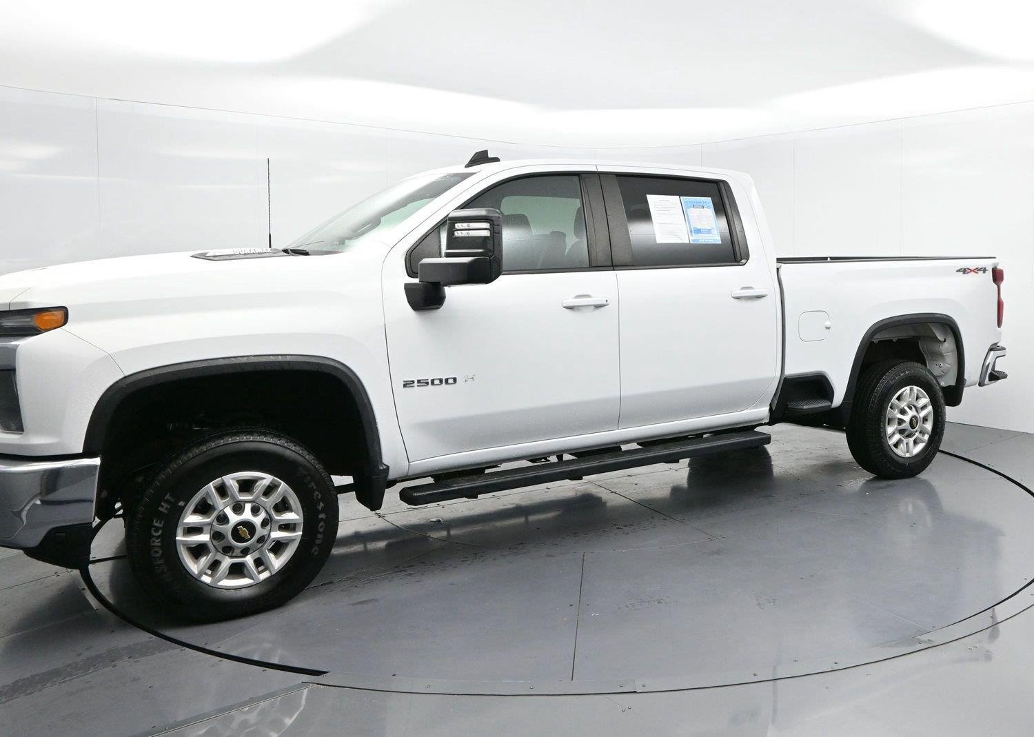 Used 2022 Summit White Chevrolet LT image 3