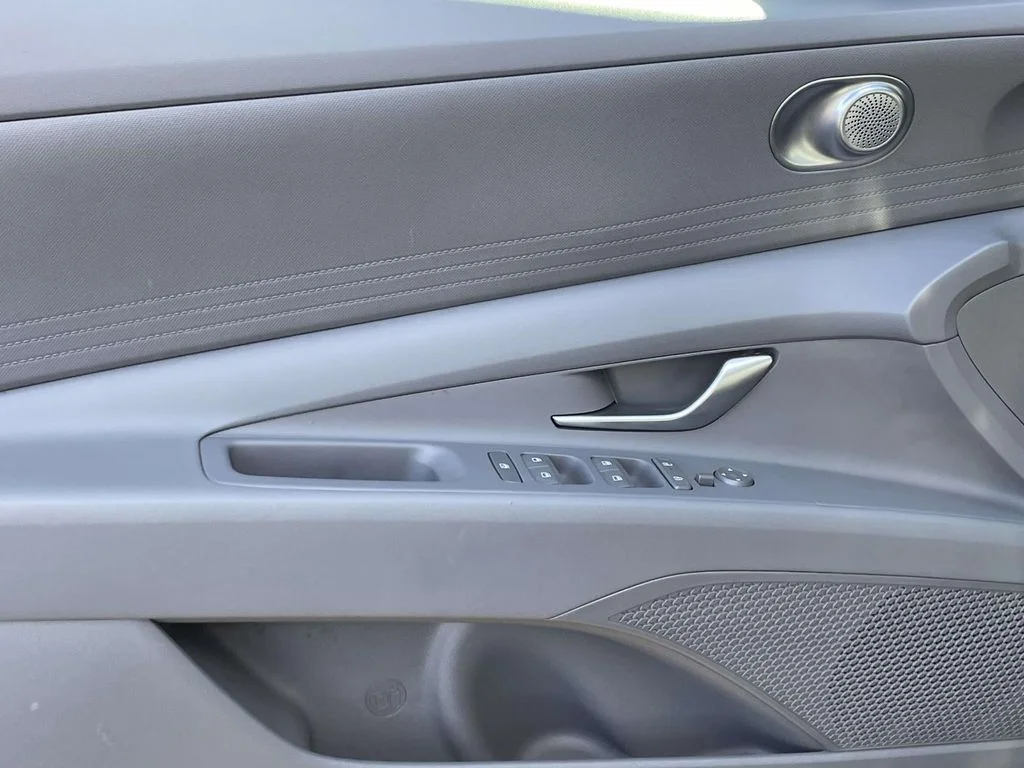 New 2025 Black Hyundai SE image 13