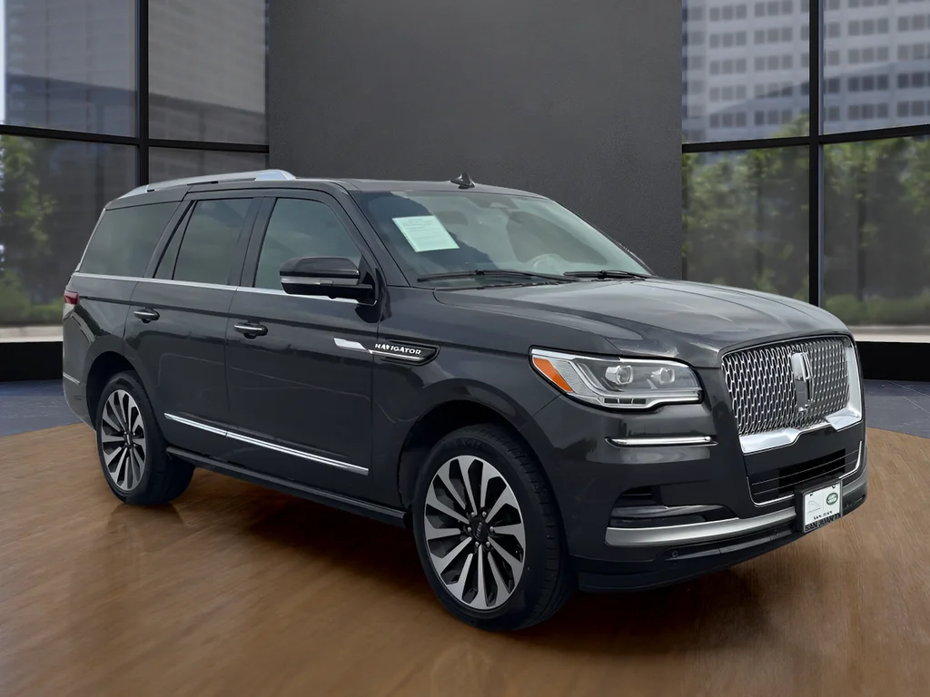 Used 2023 Gray Lincoln Reserve image 3