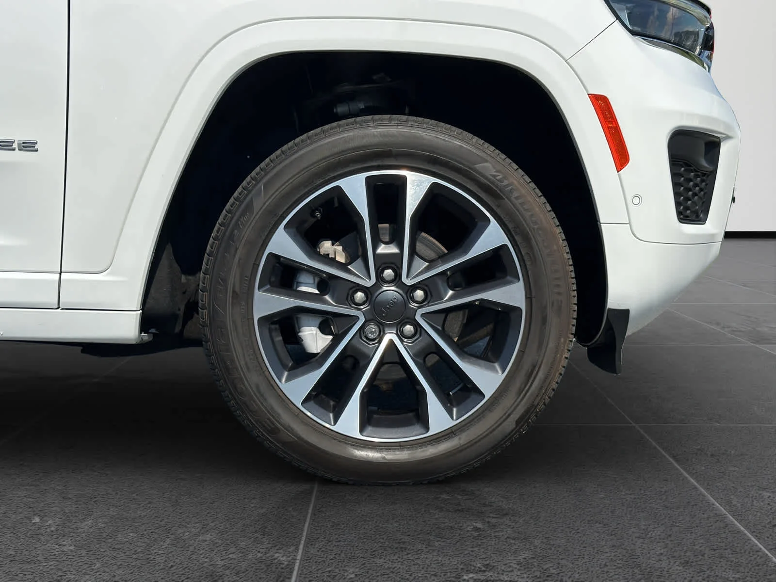 2024 Jeep Grand Cherokee Overland - Photo 8