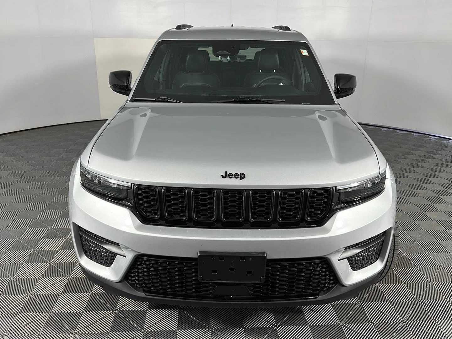 Used 2025 Silver Zynith Jeep Altitude X image 2